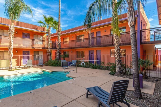 Building Photo - University/ Downtown- 1 bedroom first floor condo