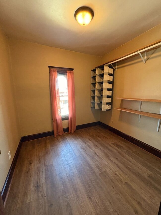 Building Photo - 327 Ash St