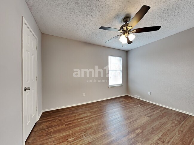 Building Photo - 2432 Arroyo Springs Dr
