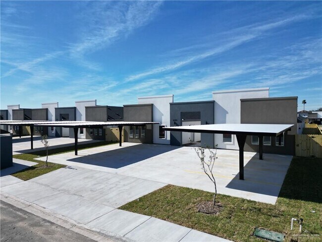 Building Photo - 28 Hilltop S Ave