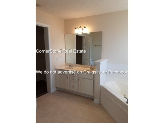 Building Photo - 1710 Renwick Dr