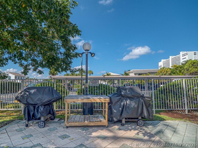 Building Photo - 2851 S Ocean Blvd