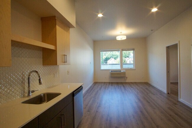 Building Photo - Top Floor John's Landing-Modern, Spacious ...