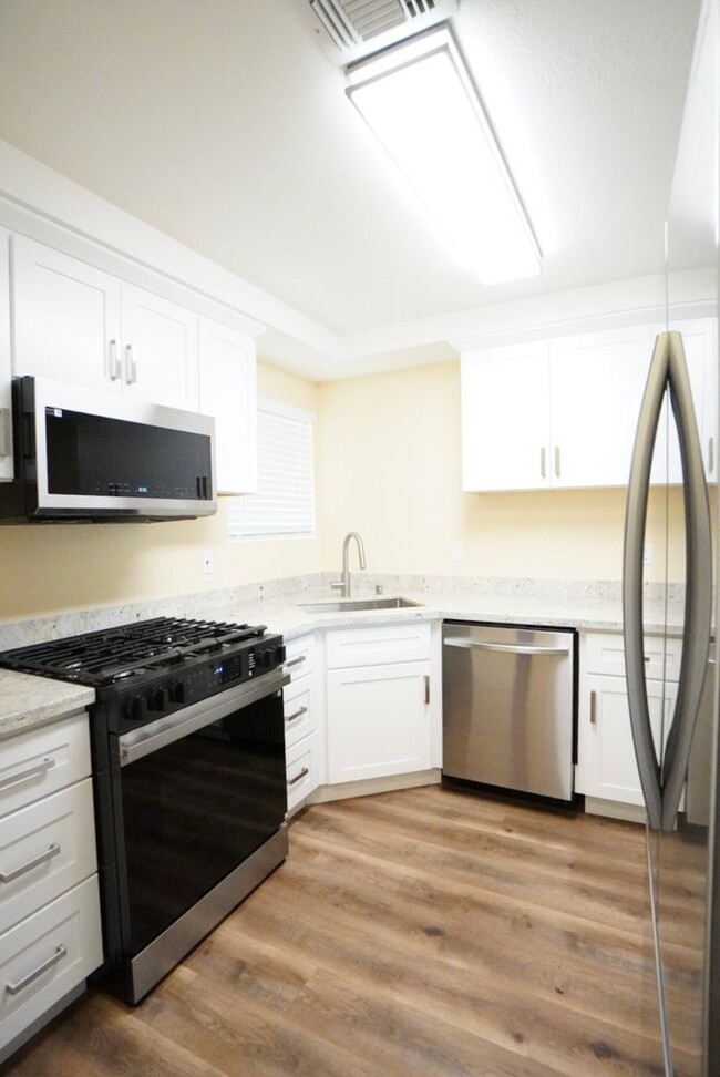 Building Photo - 2 Bedroom 2 Bathroom Condo in Citrus Heights