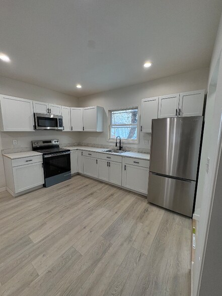 Building Photo - 2104 8th Ave