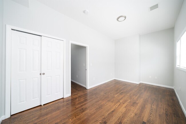 Building Photo - 408 Monastery Pl