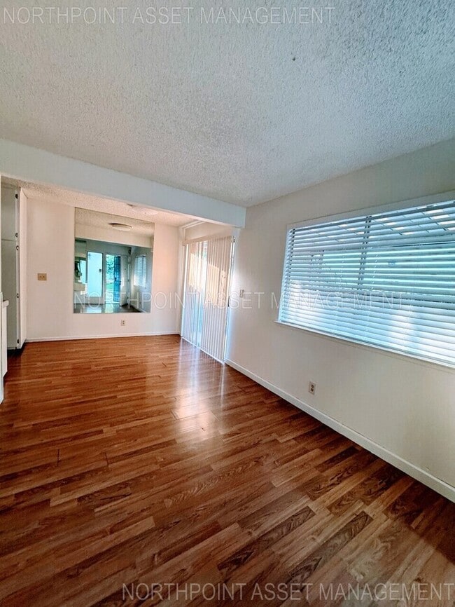 Building Photo - Charming & Modern 2-Story Condo