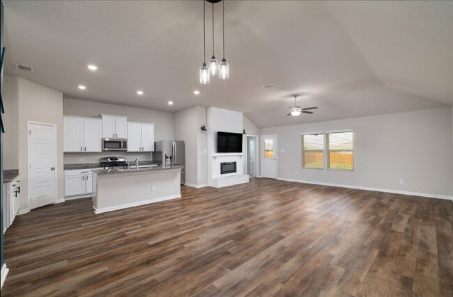 Building Photo - "Spacious 4-Bedroom Home in Converse with ...