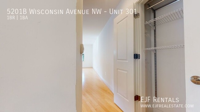 Building Photo - Friendship Heights Modern One Bedroom Off ...