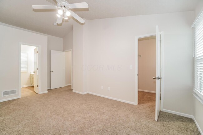 Building Photo - 6582 Cloverlawn Cir