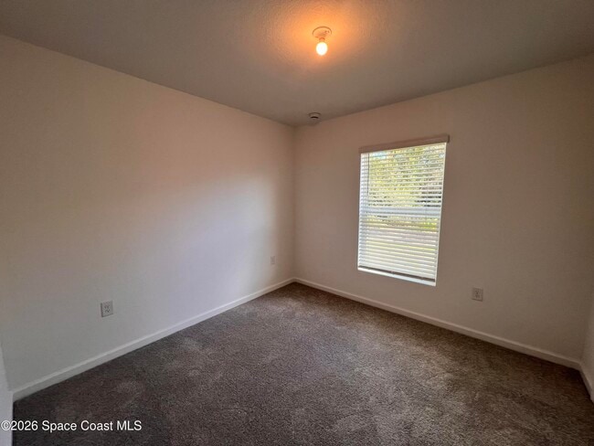 Building Photo - 1541 Newport St SE