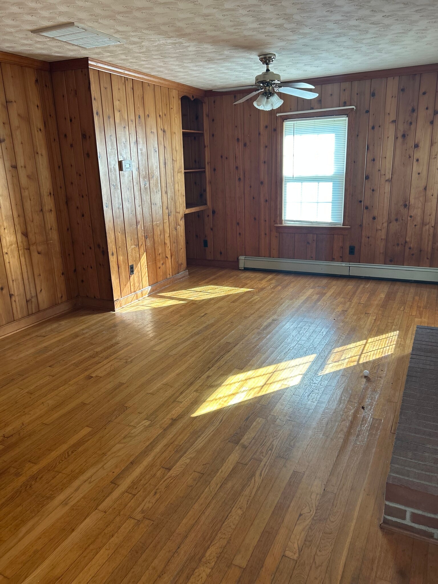 Family Room - 10122 Pollard Creek Rd