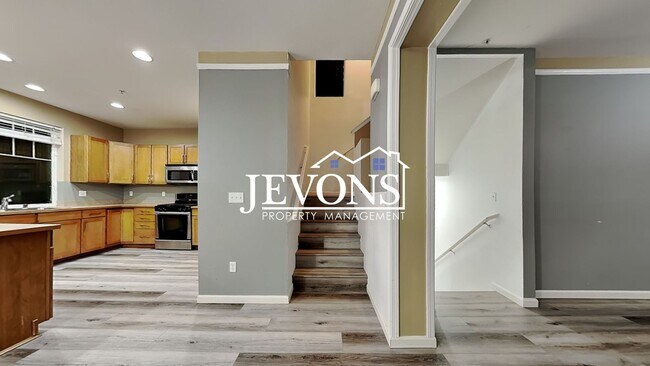 Building Photo - Experience this beautiful SeaTac single-fa...