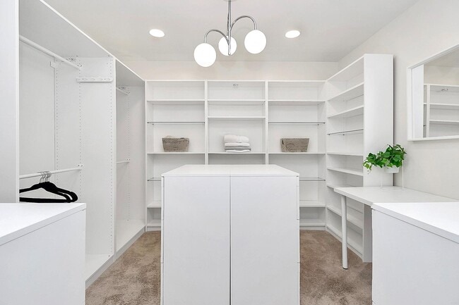 Building Photo - 2016 Brewton Dr