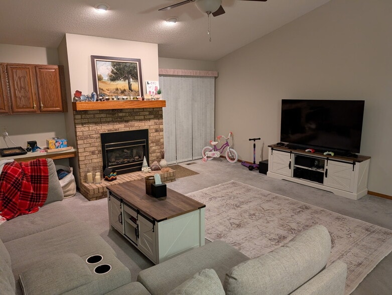 great room - 8306 Iltis Dr