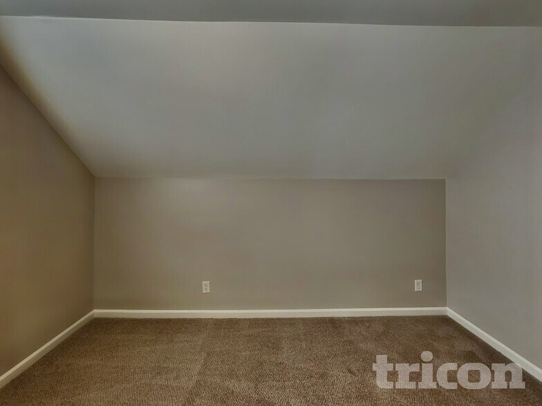 Building Photo - 5717 Henderson Oaks Dr