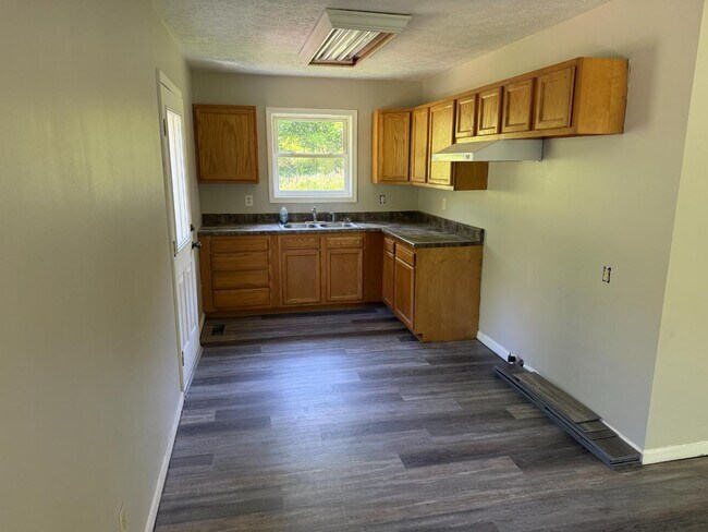 Building Photo - 2156 Yellow Sulphur Rd