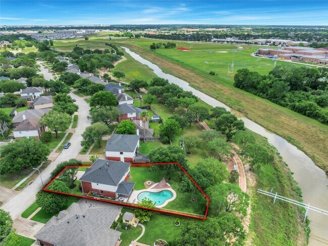 Building Photo - 16731 Creek Trail