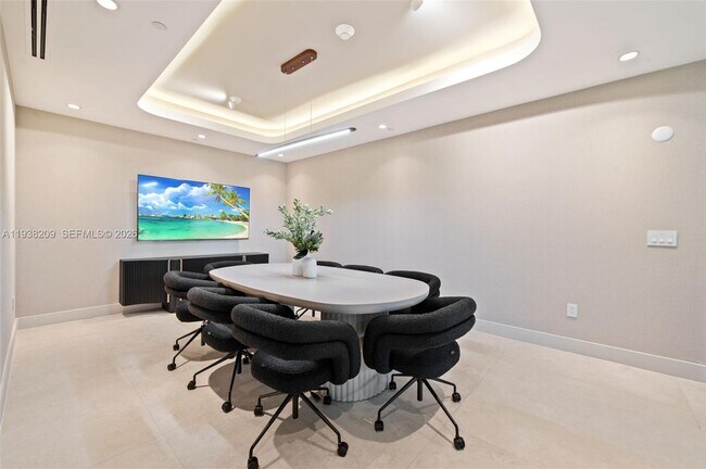 Building Photo - 700 NE 24th St