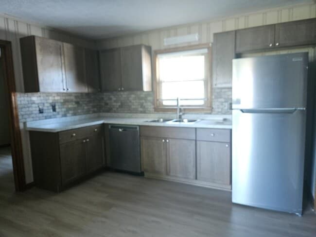 Building Photo - 212 Maevi Dr