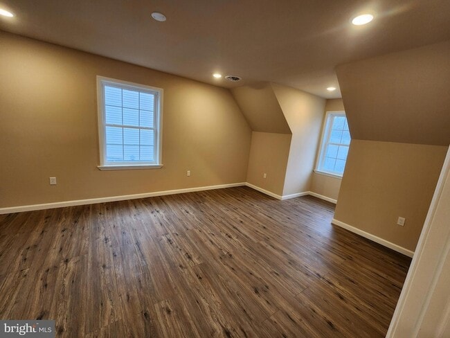 Building Photo - 171 N Almond St