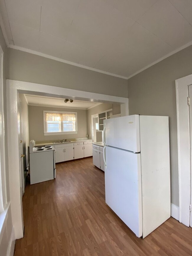 Building Photo - 927 Highland Ave