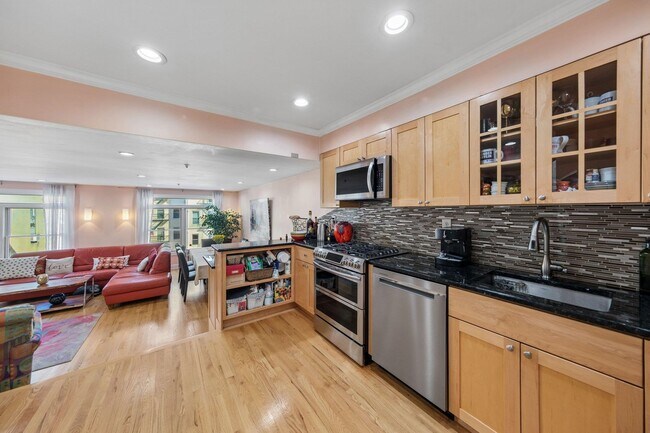 Building Photo - 331 Jefferson St