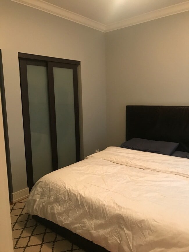 Building Photo - 2430 N Geneva Terrace