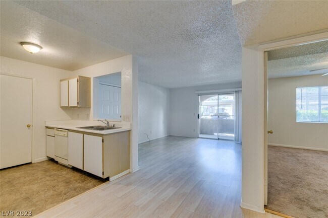 Building Photo - 221 Mission Newport Ln