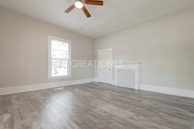 Building Photo - 218 N Lee St