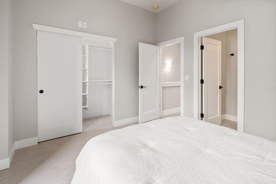 Building Photo - 2025 W 48th Ave