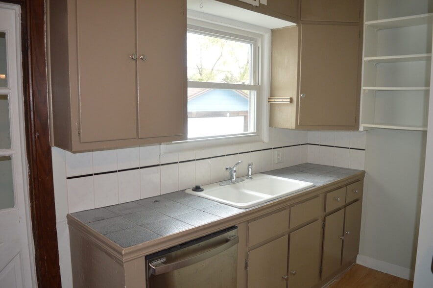 Building Photo - 142 S Marquette St