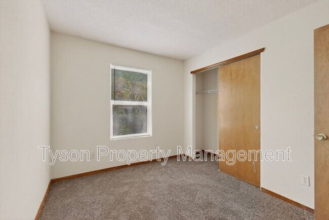 Building Photo - 1700 Violetas Rd NW