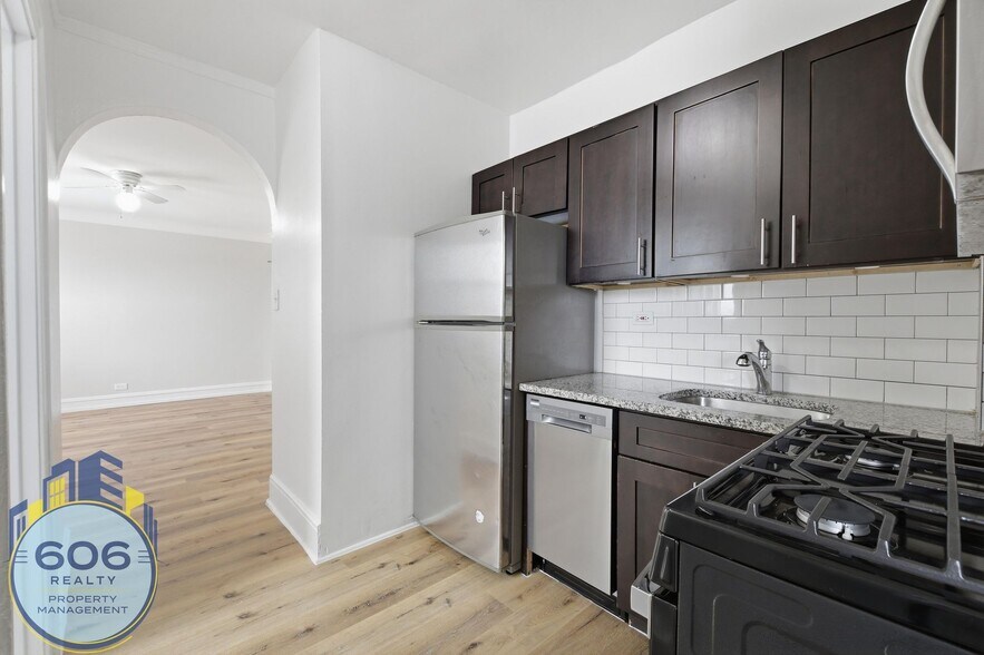 Building Photo - 6748 N Ashland Ave