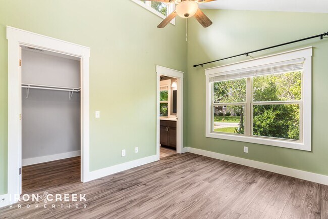 Building Photo - Modern Three-Bedroom Home with Screened Po...