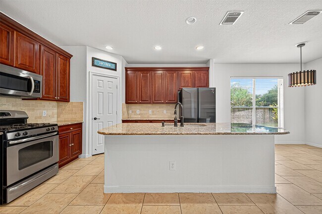 Building Photo - 15 Hadlock Pl