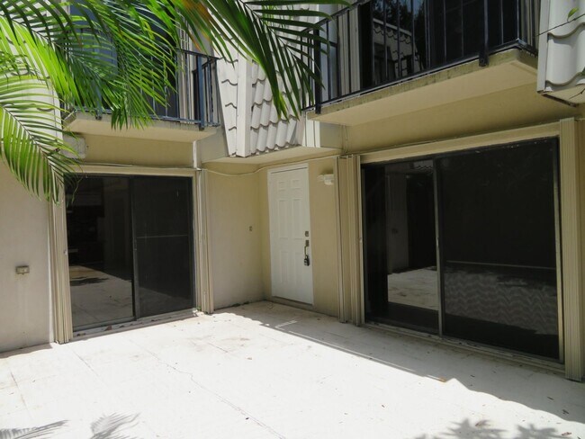 Building Photo - 1700 Embassy Dr