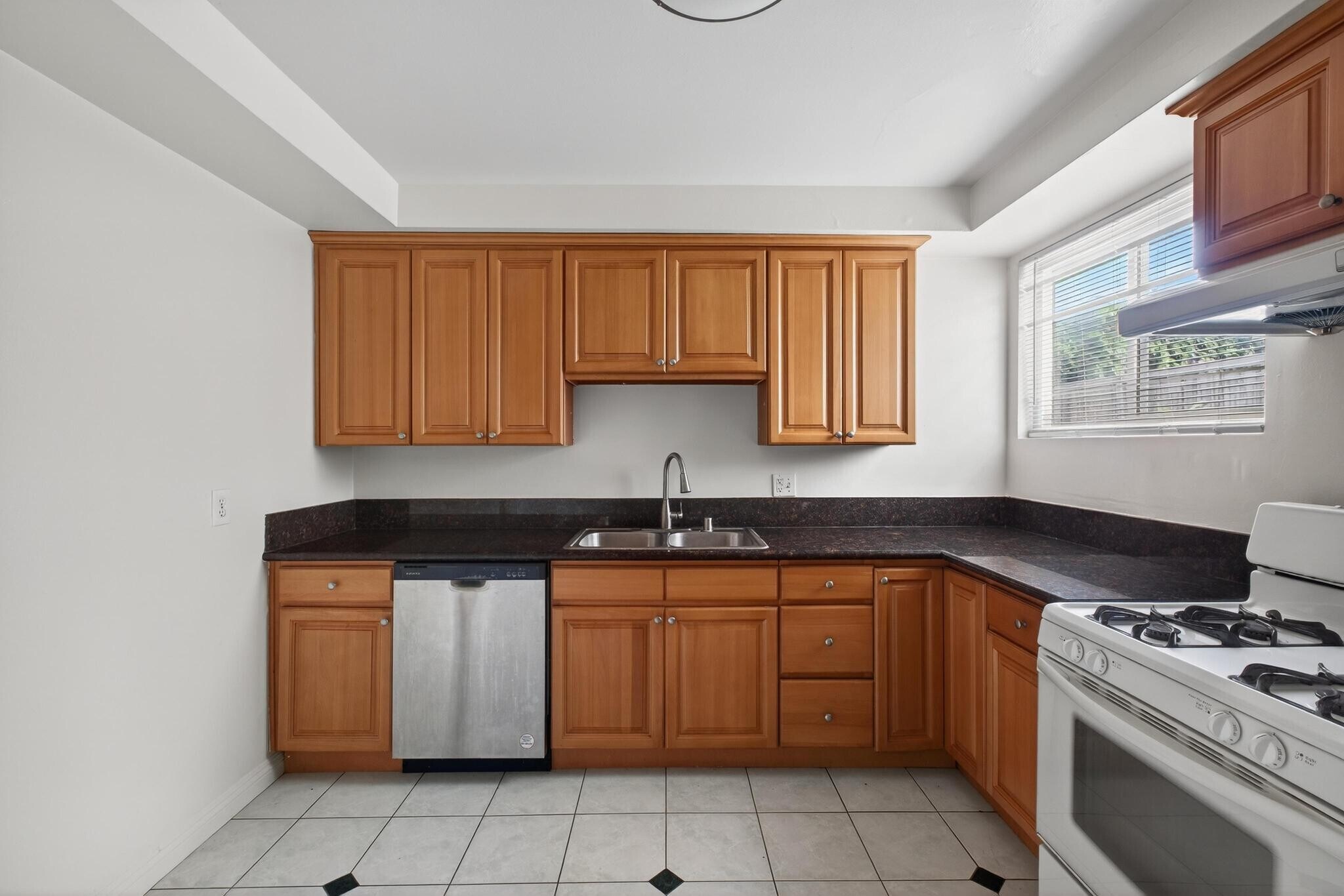 Building Photo - 25218 Loytan St