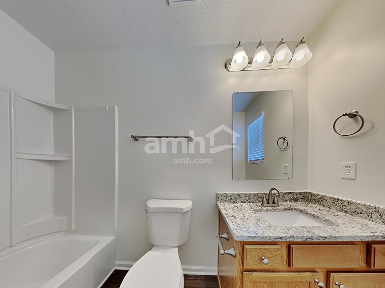 Building Photo - 15518 Farmland Ct