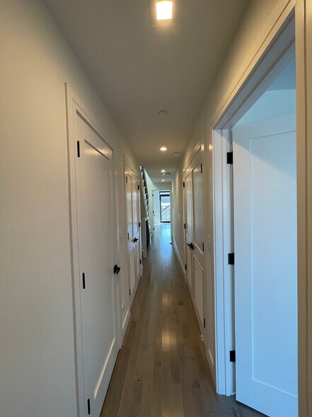 Building Photo - 719 N Elizabeth St