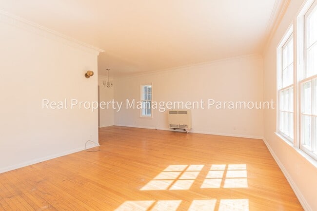 Building Photo - 1460 Orange Grove Ave