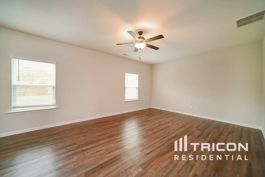 Building Photo - 966 Minden Terrace