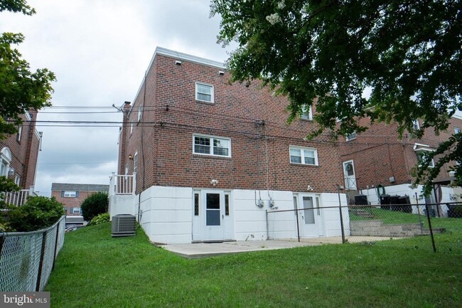 Building Photo - 129 Ridgefield Rd