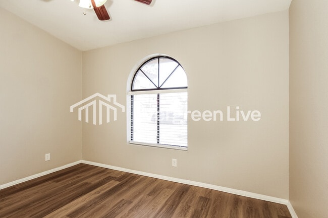 Building Photo - 5913 E Ellis St