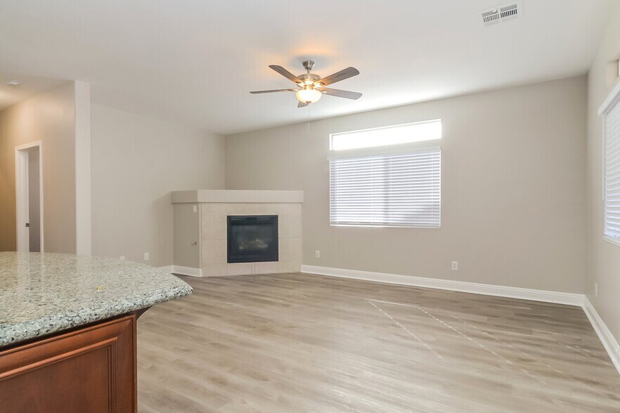 Building Photo - 740 Cam La Paz