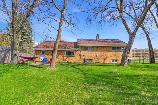 Building Photo - 2220 E Stadium Blvd