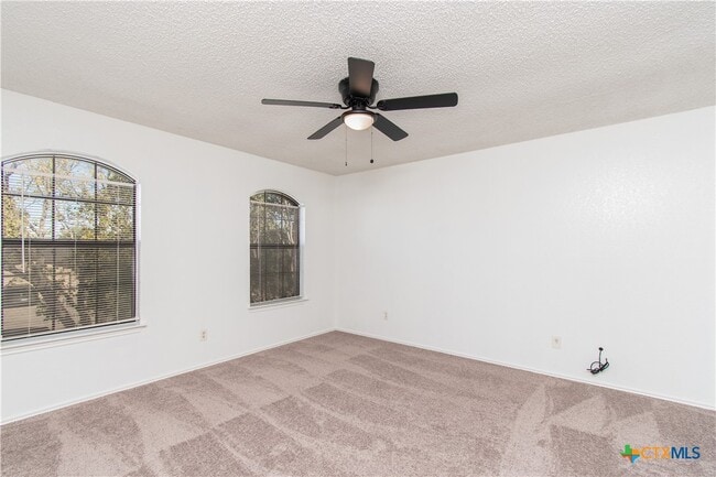 Building Photo - 2104 Corona Dr