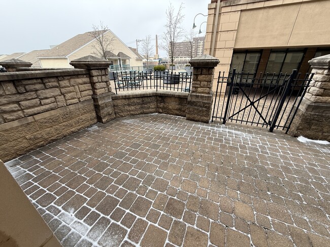 Building Photo - 252 Stetson St