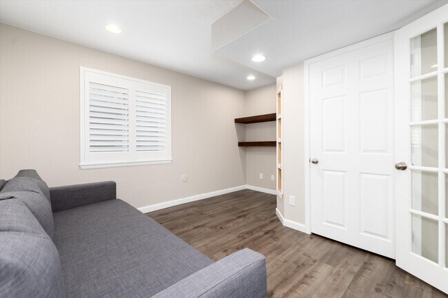 Building Photo - 10786 Southhaven Cir