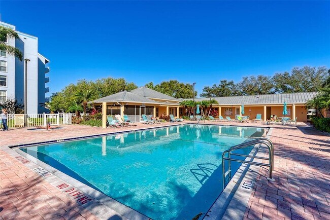 Building Photo - 4480 Fairways Blvd